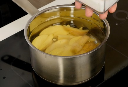 Фото шага рецепта Салат из куриных окорочков с соусом барбекю 124931 шаг 1  