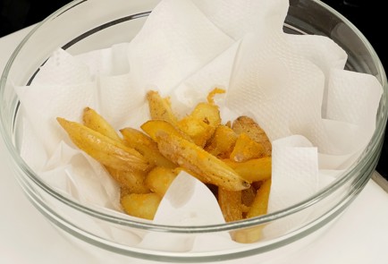 Фото шага рецепта Салат из куриных окорочков с соусом барбекю 124931 шаг 3  