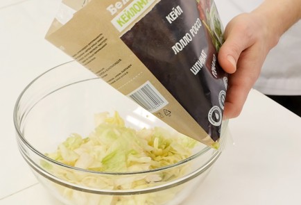 Фото шага рецепта Салат из куриных окорочков с соусом барбекю 124931 шаг 4  