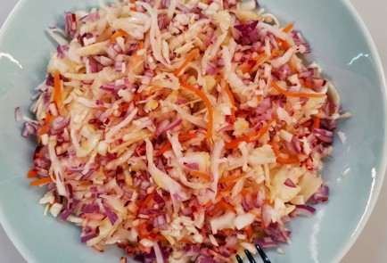 Фото шага рецепта Салат из квашеной капусты с клюквой 153025 шаг 9  
