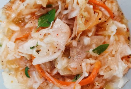 Фото шага рецепта Салат из квашеной капусты с пряными специями и базиликом 152678 шаг 9  