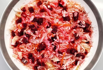 Фото шага рецепта Салат из квашеной капусты со свеклой и чесноком 153029 шаг 10  