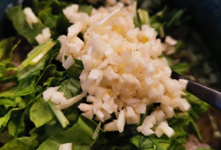 Фото шага рецепта Салат из квашеной капусты с маринованными огурцами 175403 шаг 11  