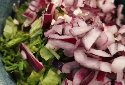 Фото шага рецепта Салат из квашеной капусты с маринованными огурцами 175403 шаг 12  