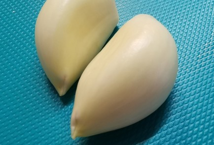 Фото шага рецепта Салат из квашеной капусты с маринованными огурцами 175403 шаг 2  