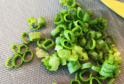 Фото шага рецепта Салат из квашеной капусты с ягодами 174440 шаг 5  