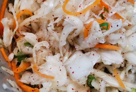 Фото шага рецепта Салат из квашеной капусты с ягодами 174440 шаг 7  