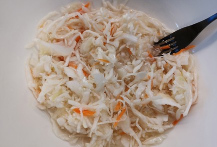 Фото шага рецепта Салат из квашеной капусты со свеклой и халапеньо 175605 шаг 1  