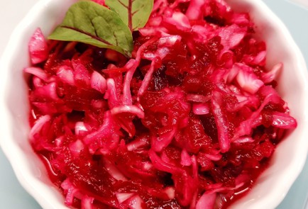 Фото шага рецепта Салат из квашеной капусты со свеклой 174441 шаг 11