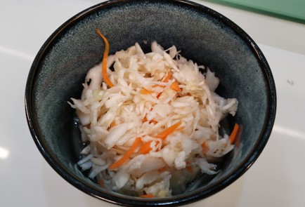 Фото шага рецепта Салат из квашеной капусты 176222 шаг 1  