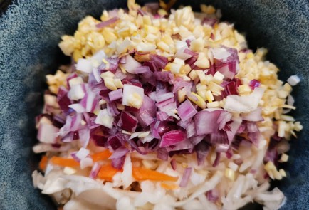 Фото шага рецепта Салат из квашеной капусты 176222 шаг 5  