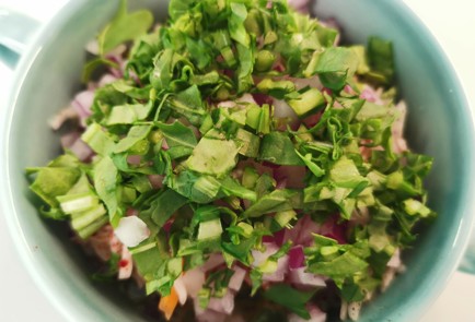 Фото шага рецепта Салат из квашеной капусты 187109 шаг 10  