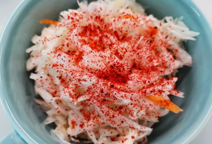 Фото шага рецепта Салат из квашеной капусты 187109 шаг 2  