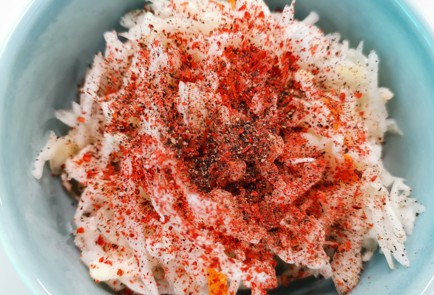 Фото шага рецепта Салат из квашеной капусты 187109 шаг 3  