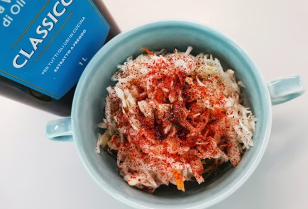 Фото шага рецепта Салат из квашеной капусты 187109 шаг 4  