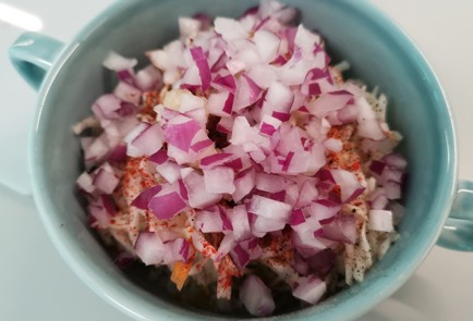 Фото шага рецепта Салат из квашеной капусты 187109 шаг 8  