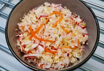 Фото шага рецепта Салат с квашеной капустой 189640 шаг 10  