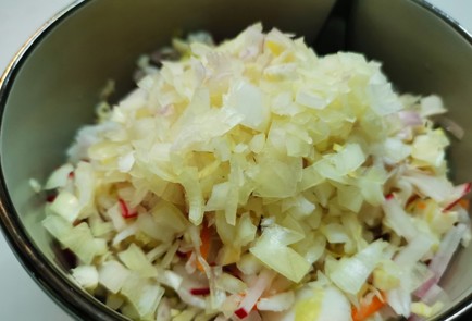 Фото шага рецепта Салат с квашеной капустой 189640 шаг 8  