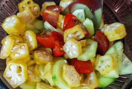 Фото шага рецепта Салат из маринованной бамии 173585 шаг 6  