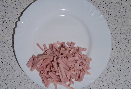 Фото шага рецепта Салат из молодой капусты с ветчиной 186481 шаг 4  