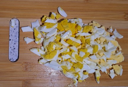 Фото шага рецепта Салат из молодой капусты с ветчиной 186481 шаг 5  