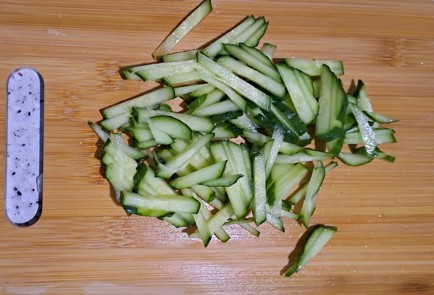 Фото шага рецепта Салат из молодой капусты с ветчиной 186481 шаг 8  