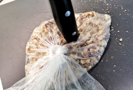 Фото шага рецепта Салат из моркови с грецким орехом 140020 шаг 7  