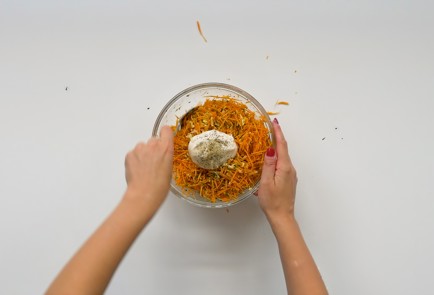 Фото шага рецепта Салат из моркови 151312 шаг 5  