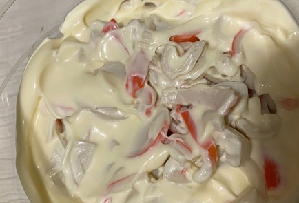 Фото шага рецепта Салат из морской капусты с крабовыми палочками 175471 шаг 9  