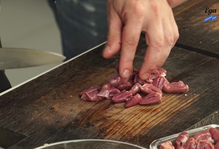 Фото шага рецепта Салат из нектаринов с куриными сердцами 125497 шаг 1  