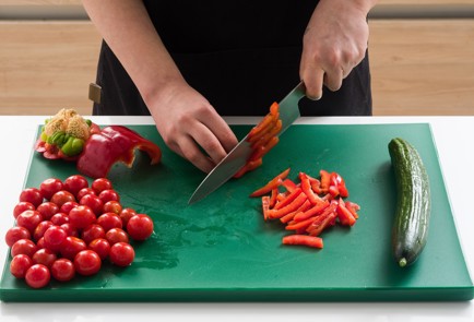 Фото шага рецепта Салат из нута с тунцом 152050 шаг 2  