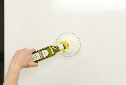 Фото шага рецепта Салат из обжаренных помидоров с йогуртом 93024 шаг 1  