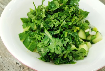 Фото шага рецепта Салат из огурцов с луком 189107 шаг 4  