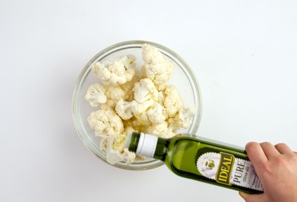 Фото шага рецепта Салат из печеной цветной капусты и фундука 57703 шаг 1  