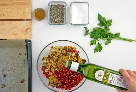 Фото шага рецепта Салат из печеной цветной капусты и фундука 57703 шаг 4  