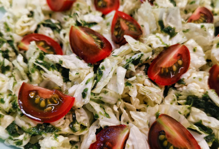 Фото шага рецепта Салат из пекинской капусты со шпинатом 152087 шаг 5  