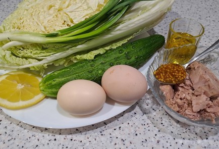 Фото шага рецепта Салат из пекинской капусты и огурца с тунцом 189356 шаг 1  