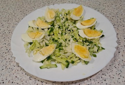 Фото шага рецепта Салат из пекинской капусты и огурца с тунцом 189356 шаг 10  