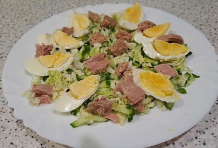 Фото шага рецепта Салат из пекинской капусты и огурца с тунцом 189356 шаг 11  