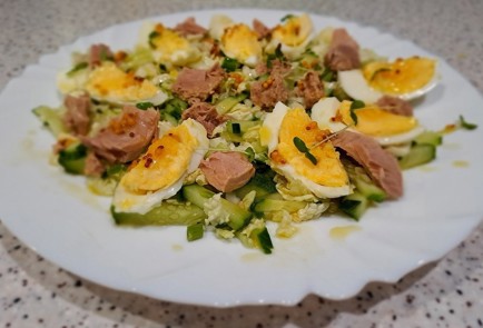 Фото шага рецепта Салат из пекинской капусты и огурца с тунцом 189356 шаг 13  