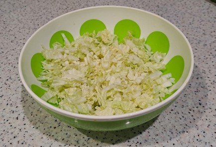 Фото шага рецепта Салат из пекинской капусты и огурца с тунцом 189356 шаг 3  