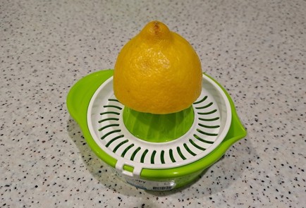 Фото шага рецепта Салат из пекинской капусты и огурца с тунцом 189356 шаг 6  