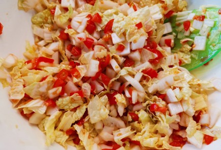 Фото шага рецепта Салат из пекинской капусты с яйцом 191412 шаг 6  