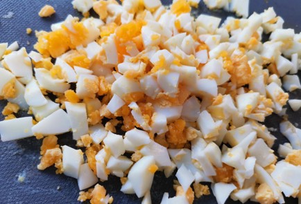 Фото шага рецепта Салат из пекинской капусты с яйцом 191412 шаг 7  