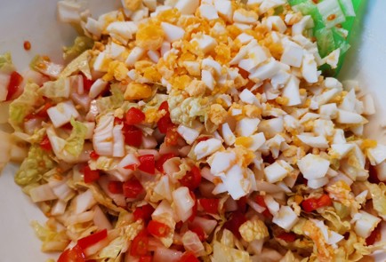 Фото шага рецепта Салат из пекинской капусты с яйцом 191412 шаг 9  