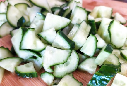 Фото шага рецепта Салат из пекинской капусты с зеленым горошком и семечками 189416 шаг 3  