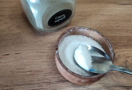 Фото шага рецепта Салат из пекинской капусты с зеленым горошком и семечками 189416 шаг 7  