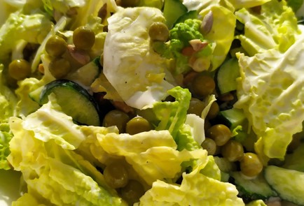 Фото шага рецепта Салат из пекинской капусты с зеленым горошком и семечками 189416 шаг 9  