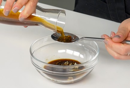 Фото шага рецепта Салат из пекинской капусты 151699 шаг 4  