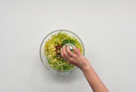 Фото шага рецепта Салат из пекинской капусты 151699 шаг 5  